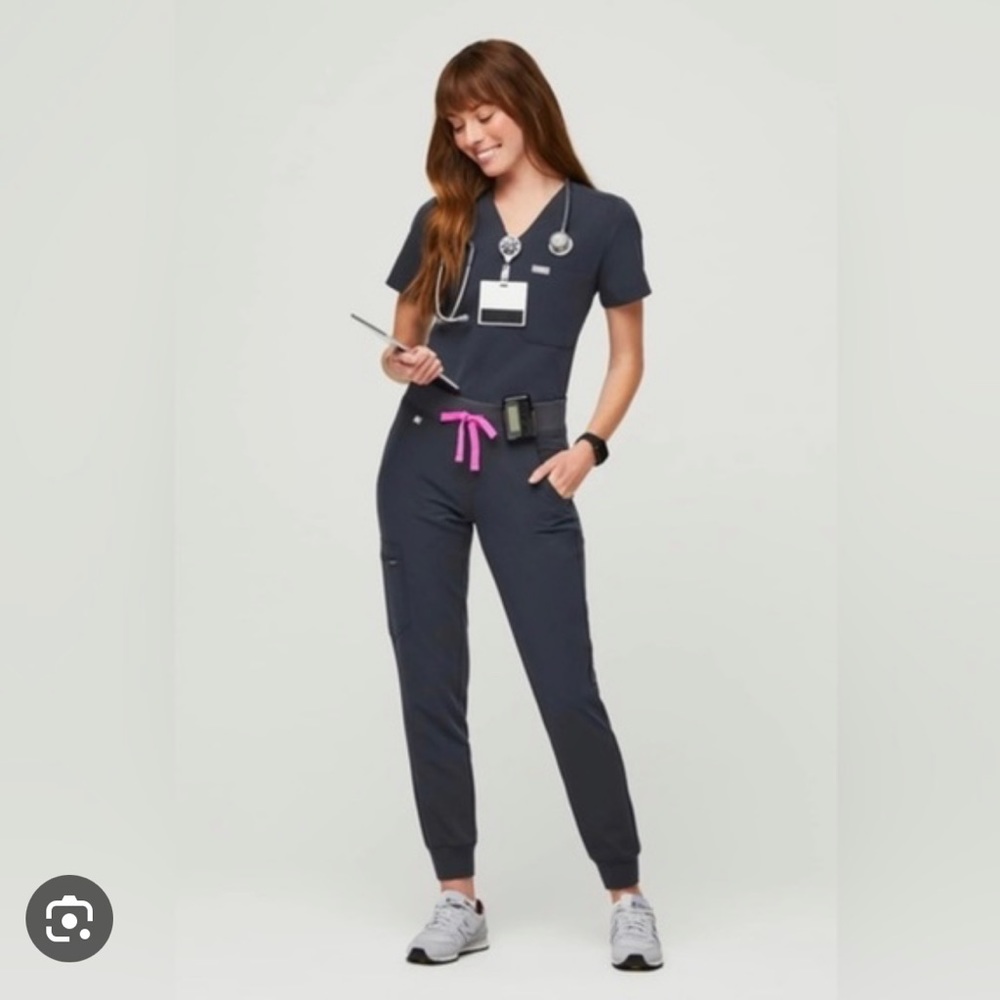 FIGS XS Petite Night Sky Zamora Scrub Jogger and Caterina 1 Pocket Scrub Top